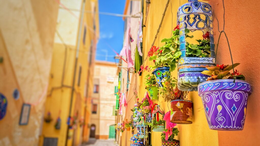 Zwiedzaj piękne uliczki Olbi na Sardynii